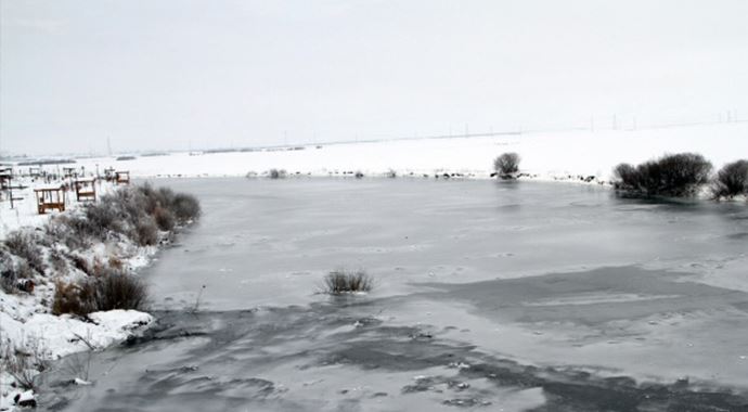 Nehirler dondu, doğu buz tuttu Nehirler dondu, doğu buz tuttu