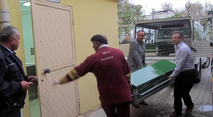 İş makinesinin altında kalan işçi öldü İş makinesinin altında kalan işçi öldü