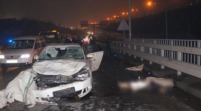 İstanbul'da feci kaza: 2 ölü, 1 yaralı İstanbul'da feci kaza: 2 ölü, 1 yaralı