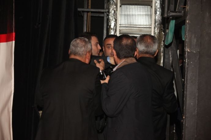 MHP'liler kongrede birbirine girdi! MHP'liler kongrede birbirine girdi!