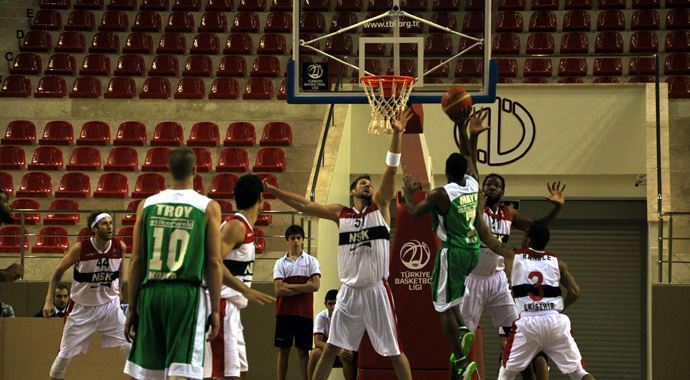 Torku Konyaspor Basket deplasmanda farklı