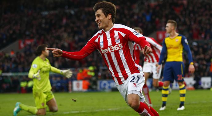 Arsenal'e bir darbe de Stoke City'den Arsenal'e bir darbe de Stoke City'den
