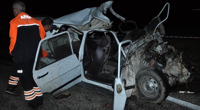 Beton mikseri otomobili biçti: 3 ölü! Beton mikseri otomobili biçti: 3 ölü!