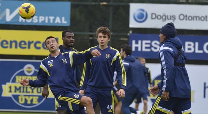 Fenerbahçe Sivasspor'a bileniyor Fenerbahçe Sivasspor'a bileniyor