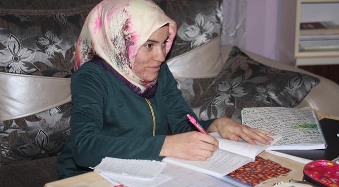 Gülşah evde eğitimle yaşama tutundu Gülşah evde eğitimle yaşama tutundu