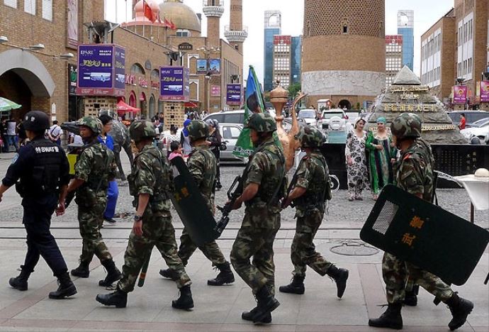 Çin'in Sincan Uygur Özerk Bölgesi'nde 8 kişiye idam cezası Çin'in Sincan Uygur Özerk Bölgesi'nde 8 kişiye idam cezası