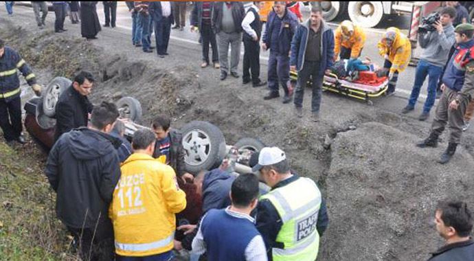 Otomobil şarampole devrildi, 2 ölü Otomobil şarampole devrildi, 2 ölü