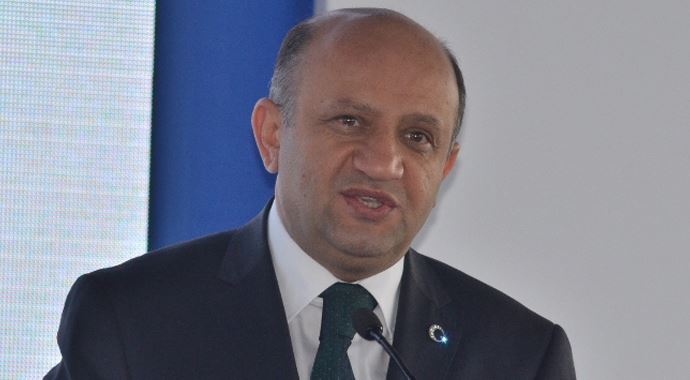 Bakan Işık protestoculara cevap verdi Bakan Işık protestoculara cevap verdi