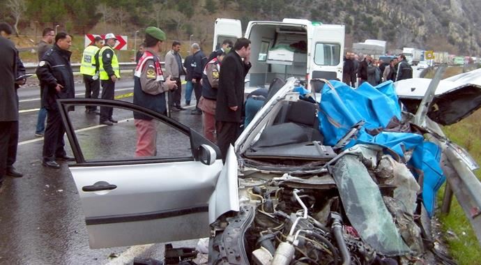 Cenaze konvoyunda korkunç kaza, 3 ölü var