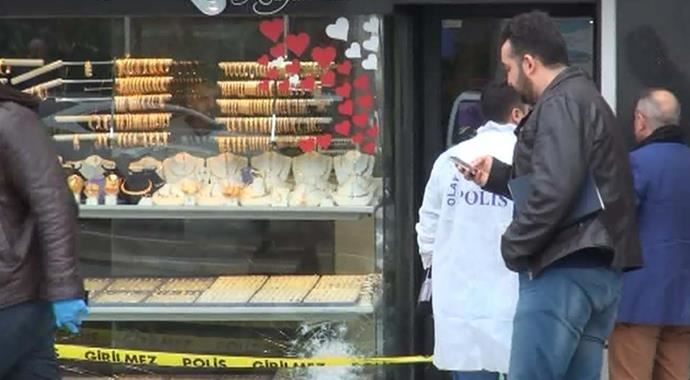 Pendik'teki kuyumcuyu sabah soydular, akşam yakalandılar Pendik'teki kuyumcuyu sabah soydular, akşam yakalandılar