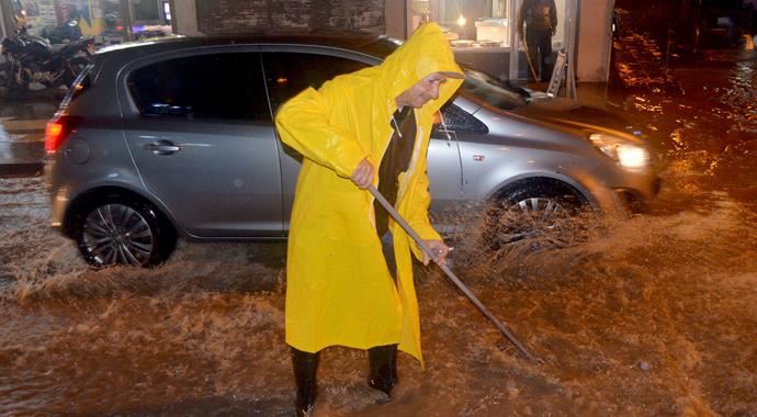 Kilis'te yağmur hayatı felç etti