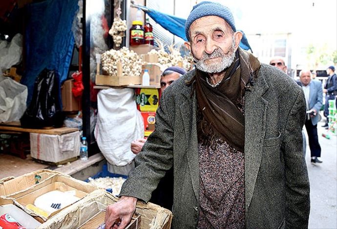 112 yaşındaki dedenin geçim mücadelesi 112 yaşındaki dedenin geçim mücadelesi