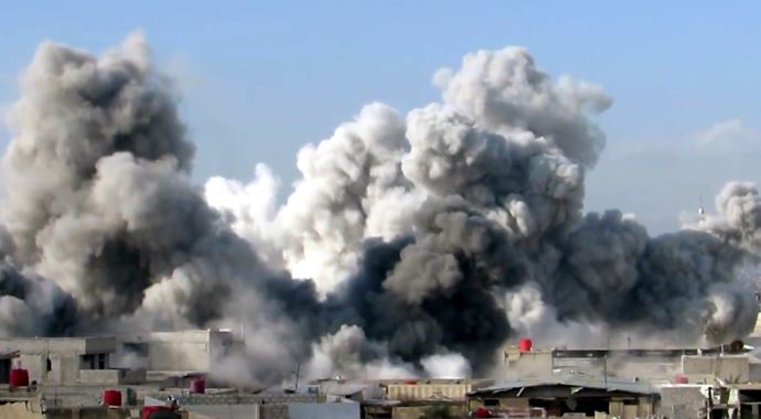 Suriye'de camiye 'varil bombalı' saldırı