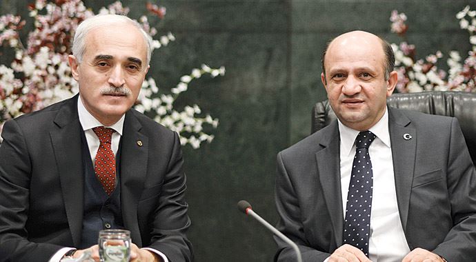 Nail Olpak: &#039;Dolar-faiz arasında sıkıştık&#039;