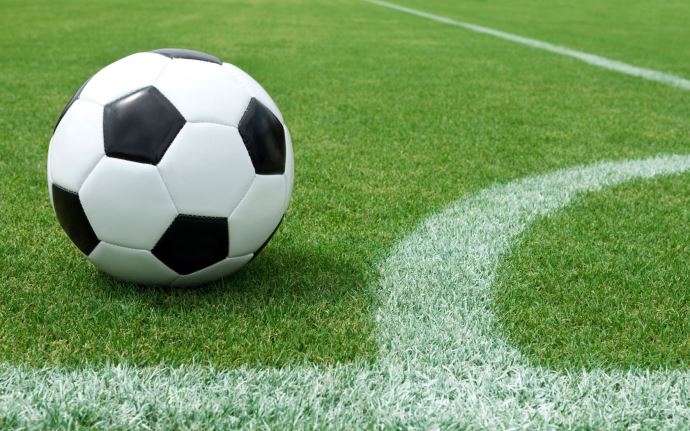 Hakeme tekme atan futbolcuya 20 maç ceza