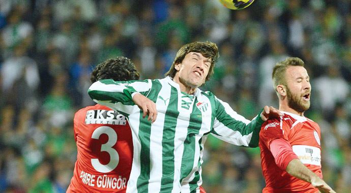 Antalya, 'nöbetçi golcüsüyle' 1 puanı kaptı Antalya, 'nöbetçi golcüsüyle' 1 puanı kaptı