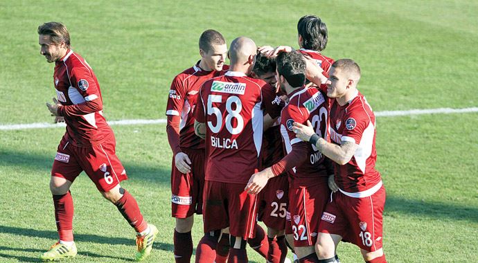 Elazığ '6 puanlık' maçta Kayseri'yi dibe itti Elazığ '6 puanlık' maçta Kayseri'yi dibe itti