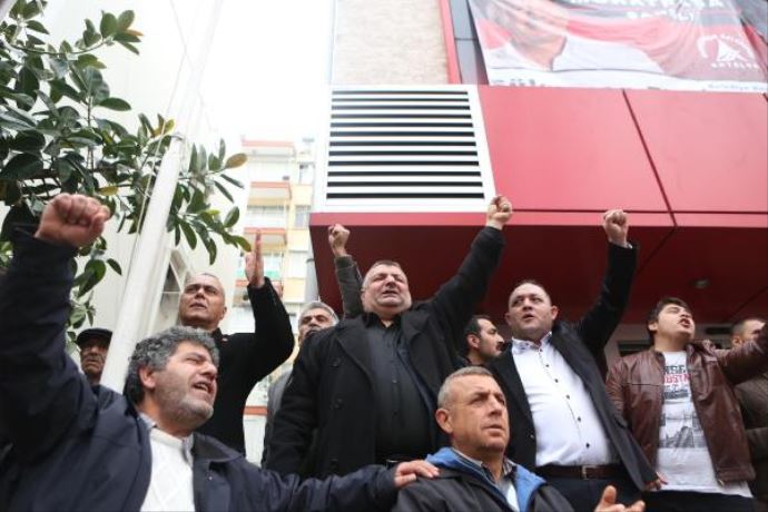 CHP Antalya il binası işgal edildi CHP Antalya il binası işgal edildi