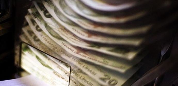 Yaşlı kadın 'Kefen parası' diye yatırdı sıfırı çekti Yaşlı kadın 'Kefen parası' diye yatırdı sıfırı çekti