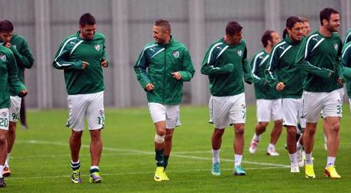 Bursaspor liderlik peşinde