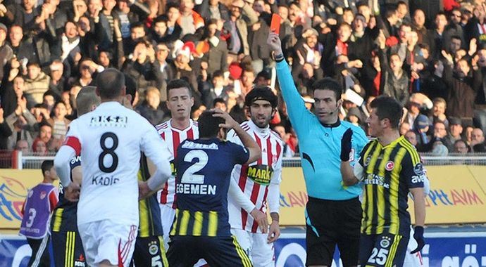 Fenerbahçe'yi bekleyen 5 büyük tehlike Fenerbahçe'yi bekleyen 5 büyük tehlike