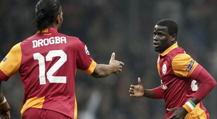 Eboue&#039;den benzetmeler; Drogba &#039;koca kafa&#039;, Sneijder &#039;cüce&#039;