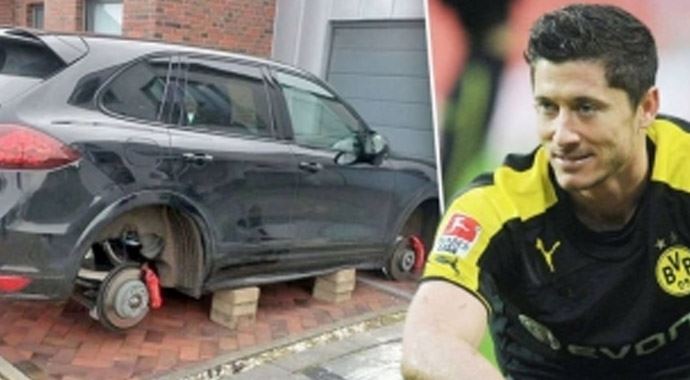 Lewandowski'ye büyük şok! Sinirlenen taraftarlar... Lewandowski'ye büyük şok! Sinirlenen taraftarlar...