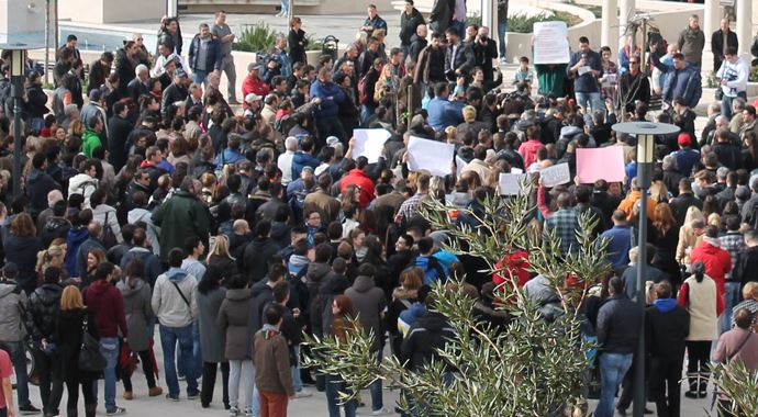 Bosna Hersek'teki protestolar ülke geneline yayılıyor Bosna Hersek'teki protestolar ülke geneline yayılıyor