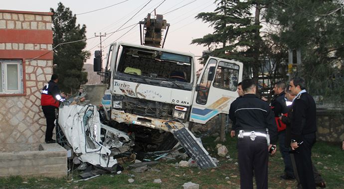 Freni patlayan kamyon dehşet saçtı: Çok sayıda ölü ve yaralı var Freni patlayan kamyon dehşet saçtı: Çok sayıda ölü ve yaralı var