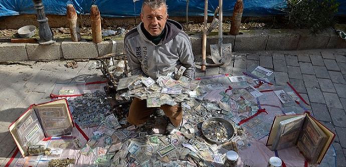 İnşaat işçisi paralarını koyacak yer bulamıyor İnşaat işçisi paralarını koyacak yer bulamıyor
