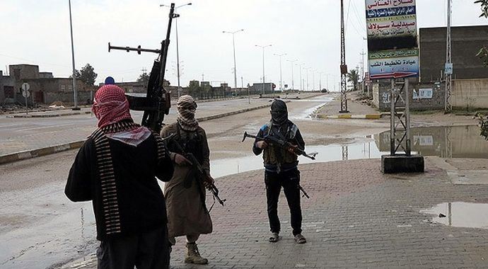 IŞİD Tuzhurmatu&#039;ta bir köyü kuşattı