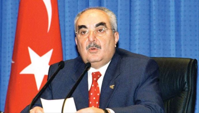 Eski Bakan'ın mezarı yanında mühimmat bulundu Eski Bakan'ın mezarı yanında mühimmat bulundu