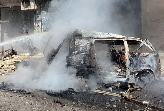 Suriye'de cami yakınında bombalı araç patladı: 20 ölü Suriye'de cami yakınında bombalı araç patladı: 20 ölü