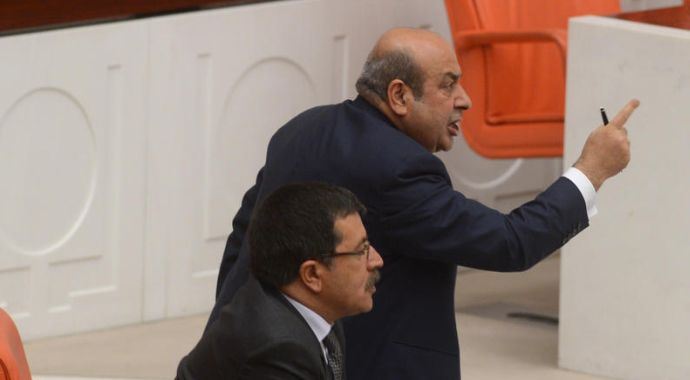 Şamil Tayyar ile Hasip Kaplan Meclis'te tartıştı Şamil Tayyar ile Hasip Kaplan Meclis'te tartıştı