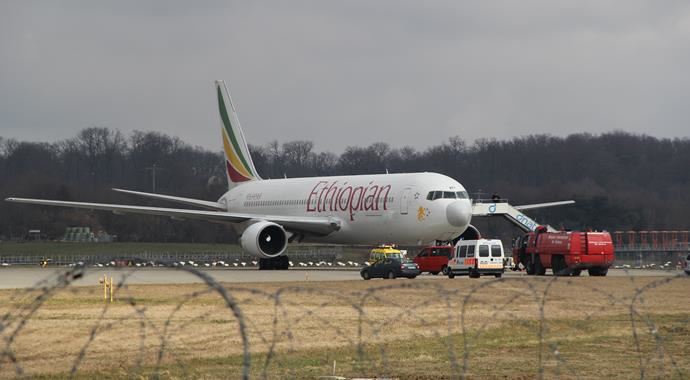 Uçak kaçıran yardımcı pilot tutuklandı Uçak kaçıran yardımcı pilot tutuklandı