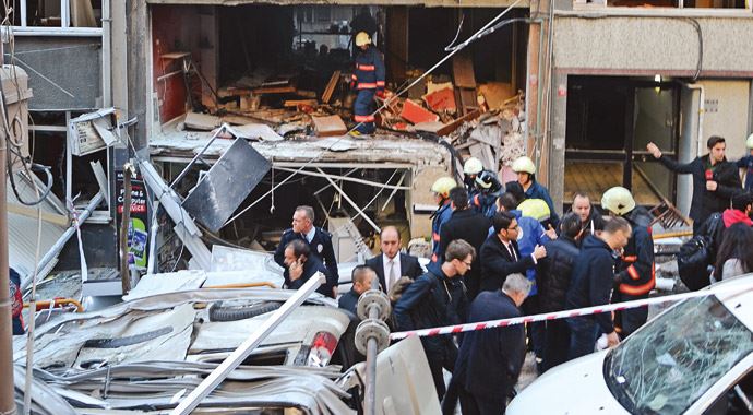 Patlamayla sanat galerisi harebeye döndü Patlamayla sanat galerisi harebeye döndü