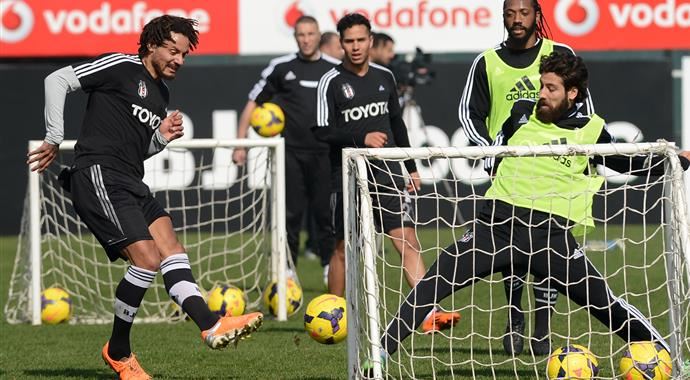 Beşiktaş&#039;ta derbi öncesi Jermain Jones müjdesi