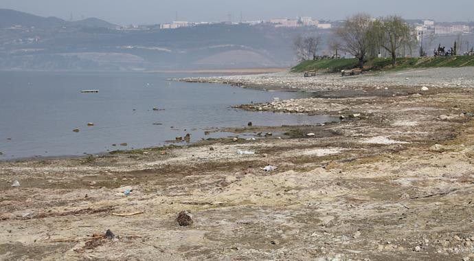 Sapanca Gölü&#039;nde çekilme devam ediyor