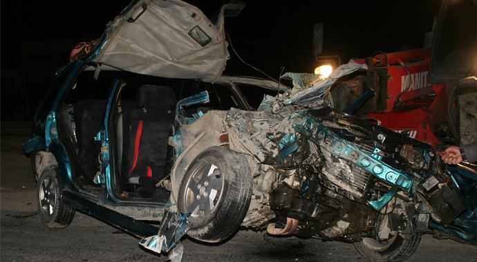 Konya'da feci kaza: 1 ölü 3 yaralı Konya'da feci kaza: 1 ölü 3 yaralı