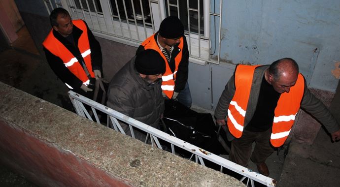 Samsun'da soba faciası: Biri doğmamış bebek, 3 ölü Samsun'da soba faciası: Biri doğmamış bebek, 3 ölü