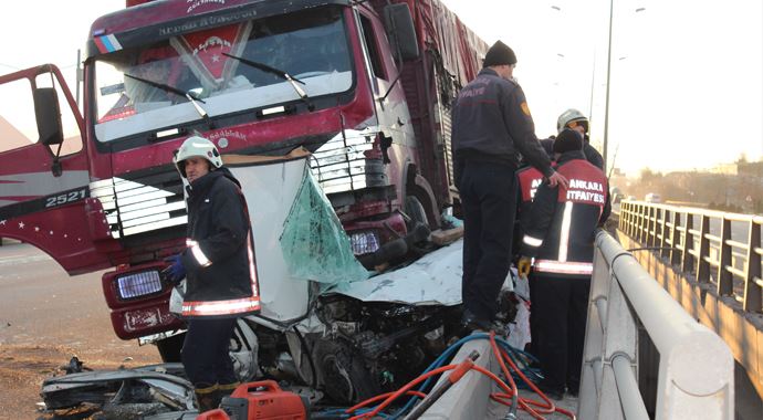 Ankara&#039;da zincirleme trafik kazası: 2 ölü