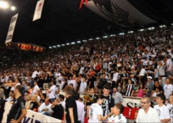 Beşiktaş İF ile Galatasaray LİV derbisine büyük ilgi Beşiktaş İF ile Galatasaray LİV derbisine büyük ilgi