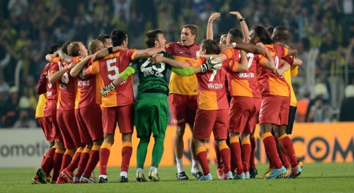 Galatasaray'da çifte standart! Galatasaray'da çifte standart!