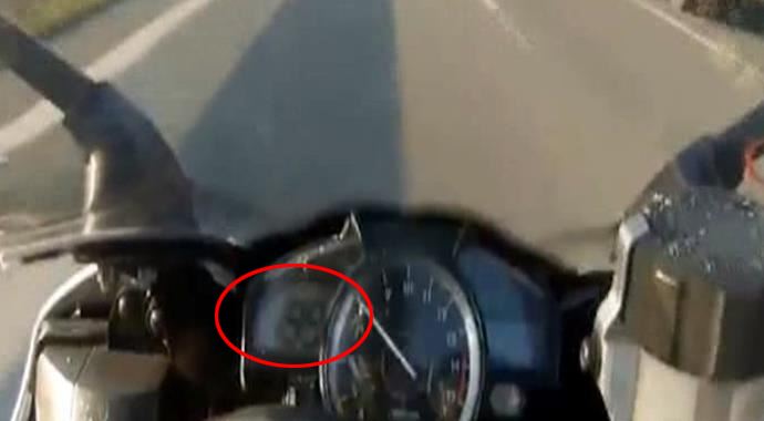 299 kilometre hızla egzozunu denedi! 299 kilometre hızla egzozunu denedi!