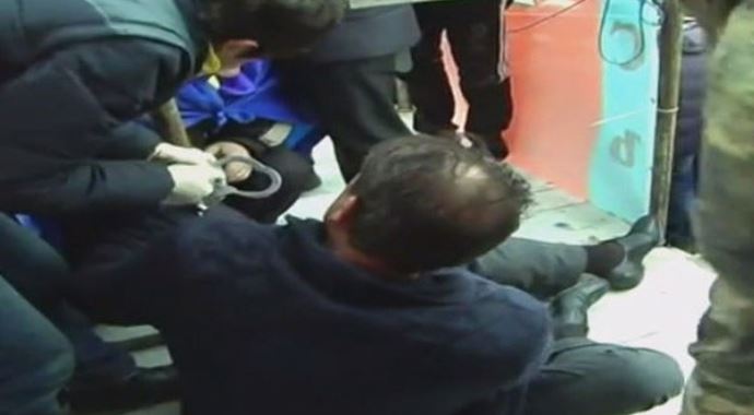 Valiye önce dayak, sonra kelepçe Valiye önce dayak, sonra kelepçe