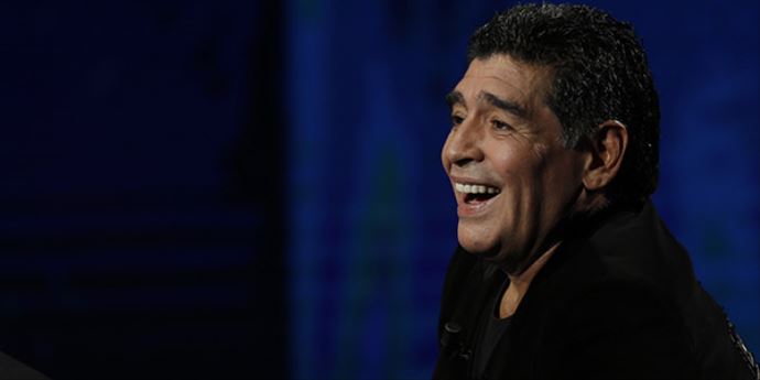 Maradona futbola geri dönüyor! 