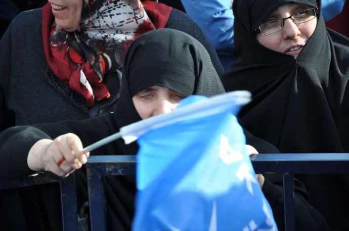 Görme engelli kadının Başbakan Erdoğan sevgisi! Görme engelli kadının Başbakan Erdoğan sevgisi!
