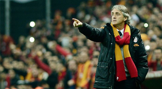 Mancini'nin sürprizi Eboue'den formayı kapıyor! Mancini'nin sürprizi Eboue'den formayı kapıyor!