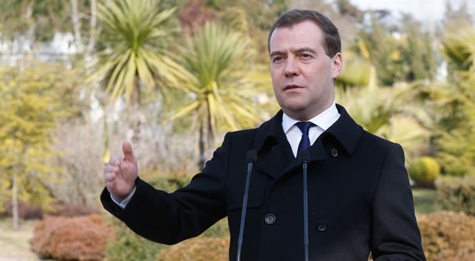 Medvedev: Ukrayna'da yeni yönetimin meşruiyeti tartışmalı Medvedev: Ukrayna'da yeni yönetimin meşruiyeti tartışmalı