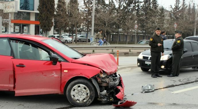 Teslim olmaya giderken trafik kazası geçirdi Teslim olmaya giderken trafik kazası geçirdi